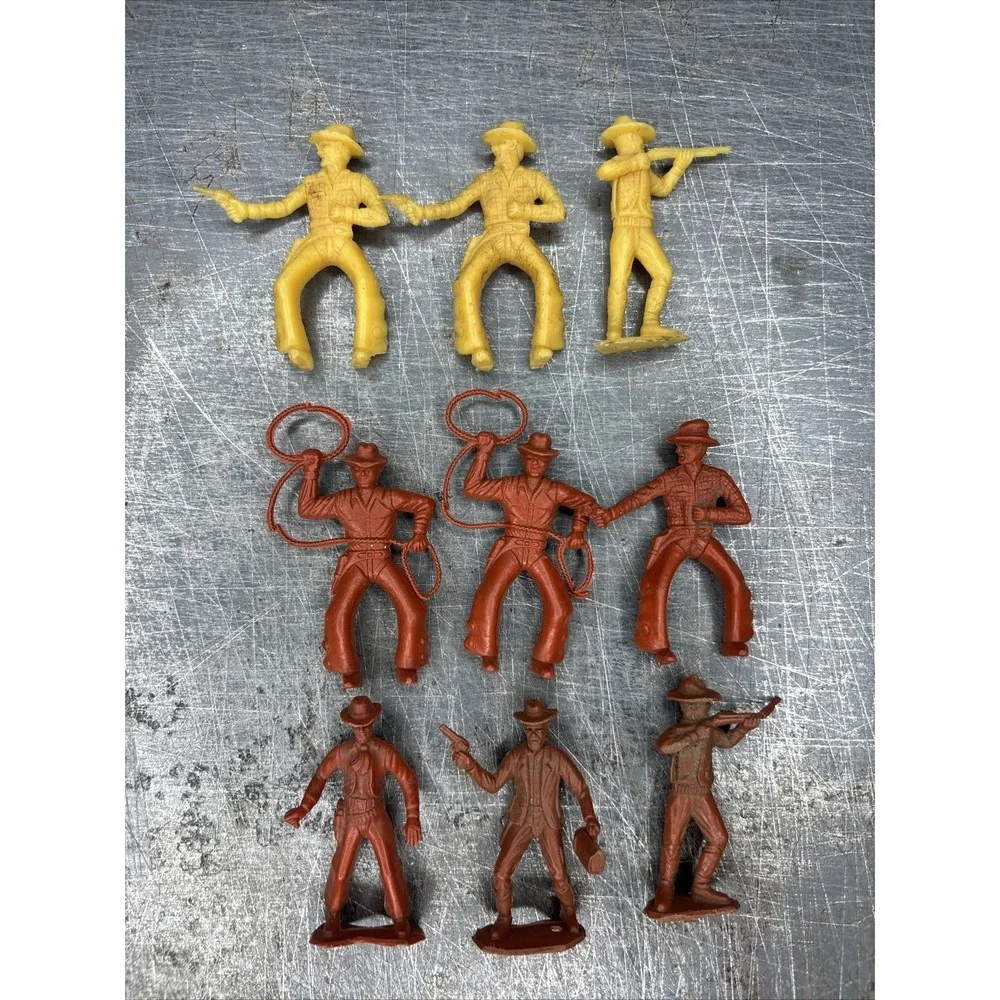 Lot Of 9 Vintage MPC Plastic Cowboy Figures Various Colors Riding‎ Lasso Shooter